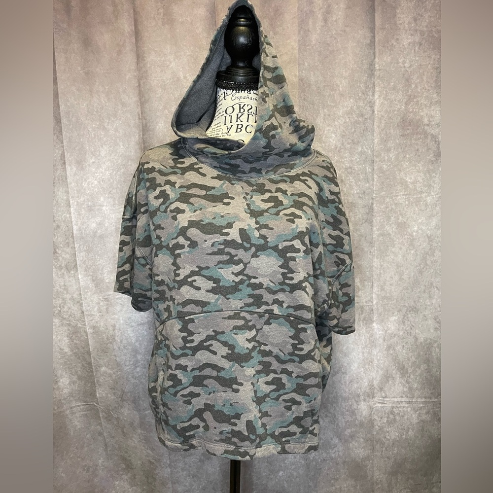 Fabletics Camouflage Hoodie Short Sleeve